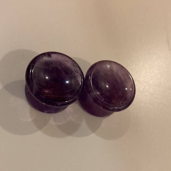 Concave Amethyst natural stone saddle plugs - Picture 2 of 3